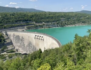 Vu du barrage de vouglans lors d'une randonnée quad barrage vouglans jura