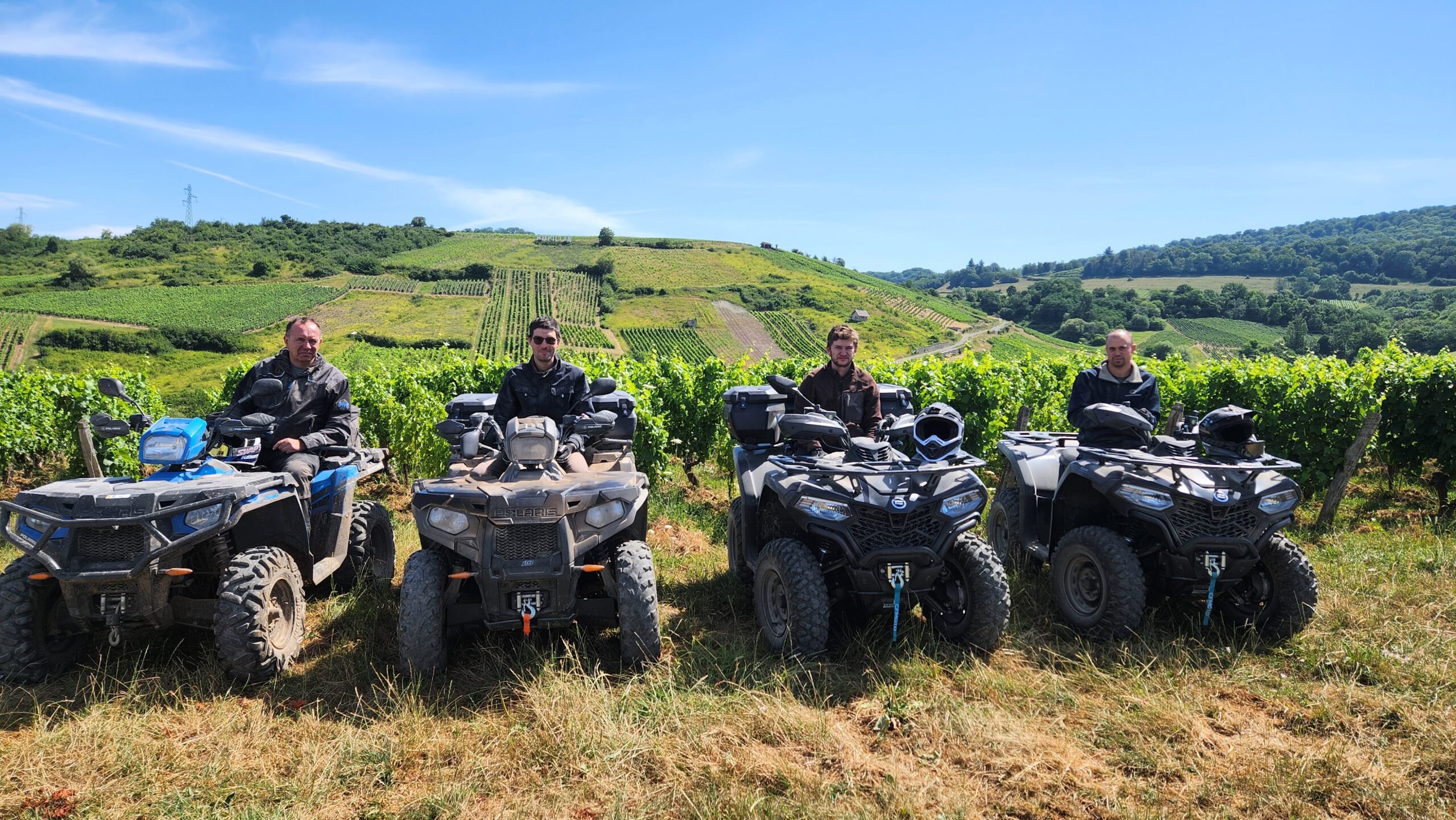 Randonnée quad Jura paysage forêts vignes